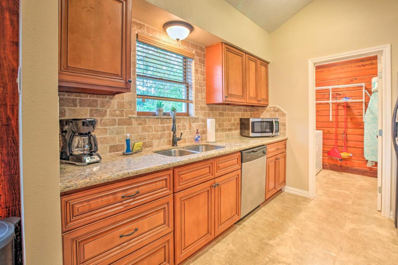Spacious Kemah Clear Lake Home With Porch And Fire Pit Kültér fotó