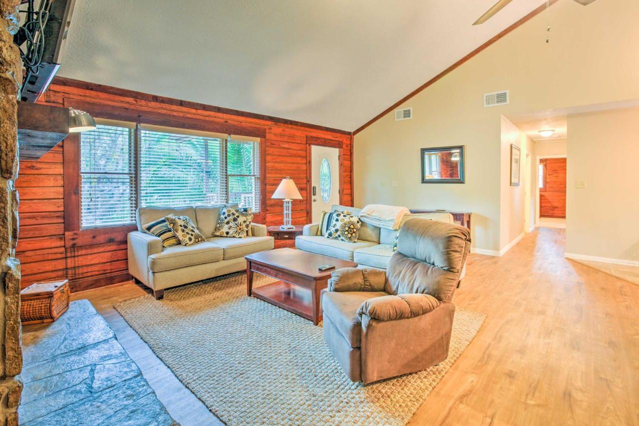 Spacious Kemah Clear Lake Home With Porch And Fire Pit Kültér fotó