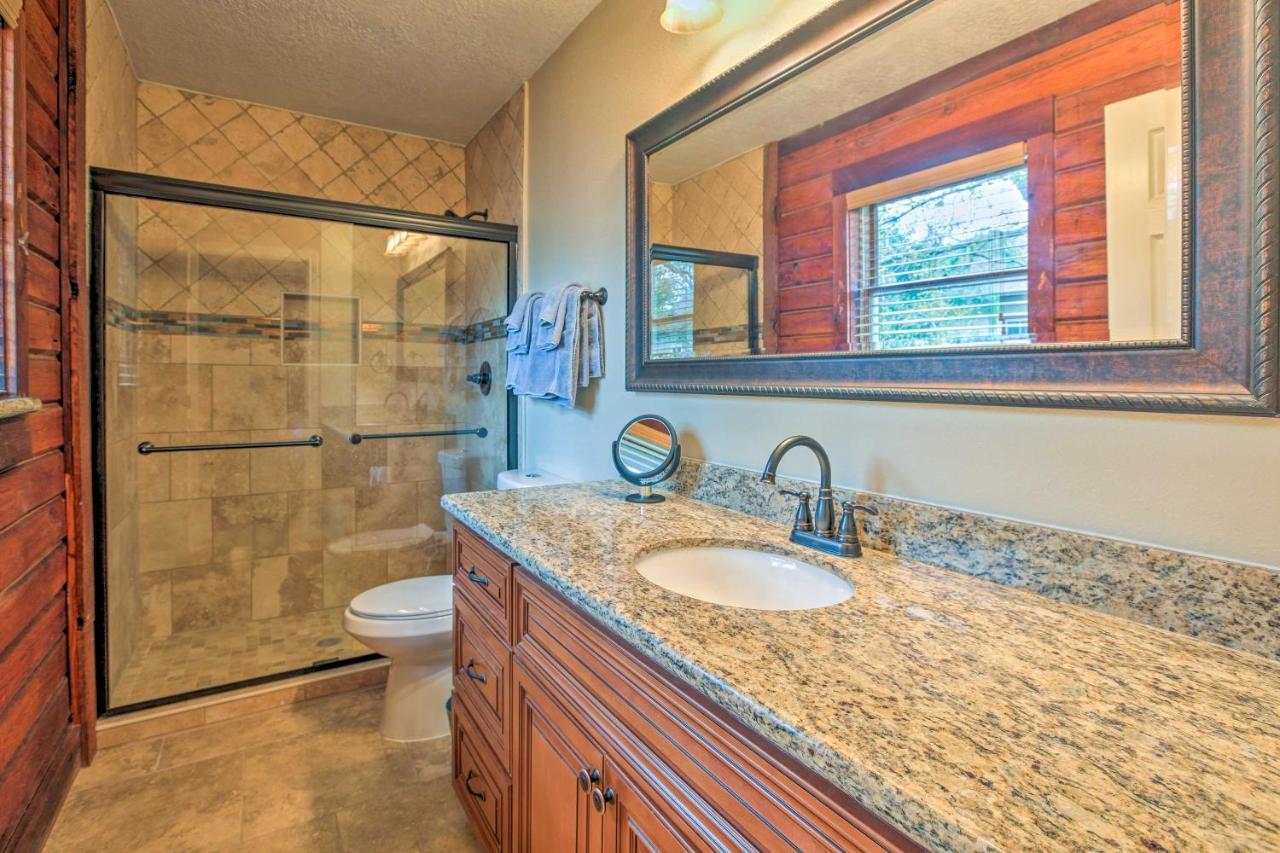 Spacious Kemah Clear Lake Home With Porch And Fire Pit Kültér fotó